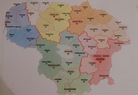 Skirtingomis spalvomis pažymėtos planuojamų apylinkių teimų teritorijosami 